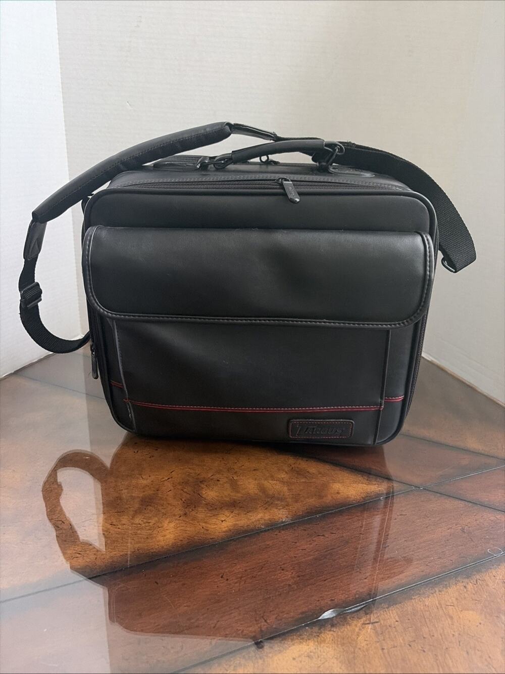 Targus CUN1 Black Leather Laptop Briefcase Bag Multi-Pocket Case Travel Padded